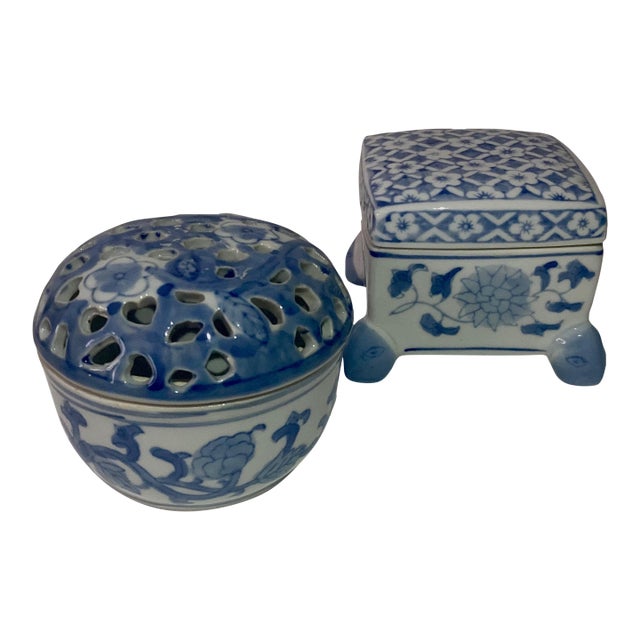 1980s Chinese Blue and White Porcelain Trinket Boxes a Pair For Sale