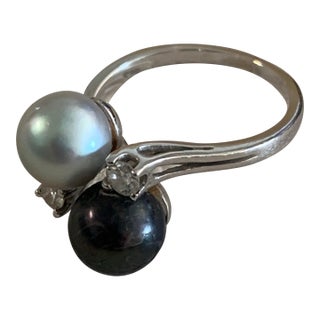 Antique 14k White Gold Ring With Freshwater Pearls and Diamond Accents, Size 6.5 For Sale