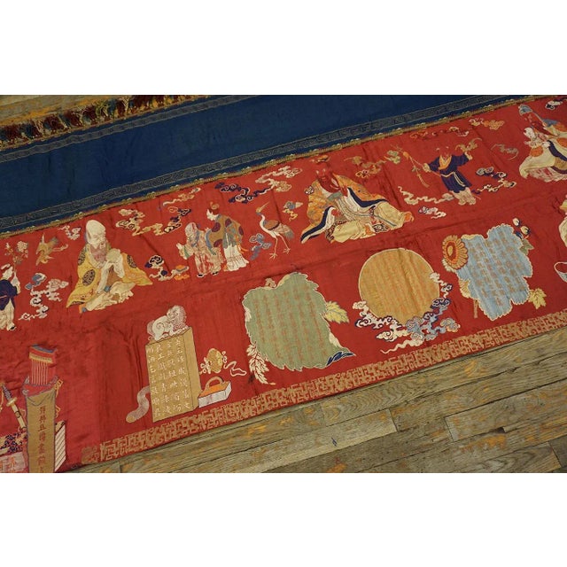 Chinese 1890s Red Scene Pictorial Qing Antique Chinese Pictorial Embroidery 3' 6'' X 11' 4'' Textile Silk Carpet Rug For Sale - Image 3 of 11