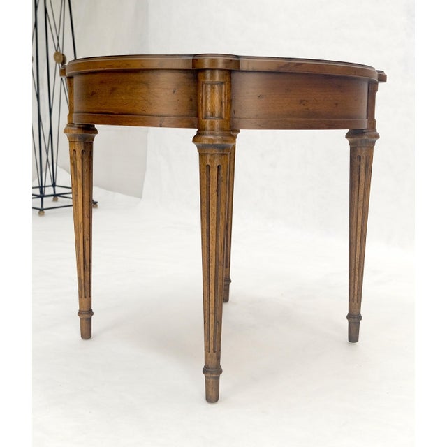 Heritage Henredon Round Fruitwood Lamp Side Table on Tapered Legs MINT For Sale - Image 11 of 13