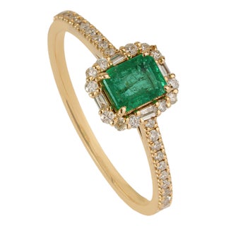 14k Yellow Gold Emerald Diamond Modern Proposal Ring in 14k Yellow Gold Size 9 For Sale