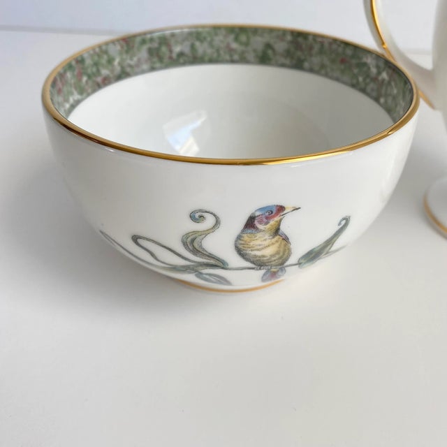 Vintage Wedgwood Hummingbird Creamer & Sugar Bowl Floral Bird Bone China For Sale - Image 9 of 13
