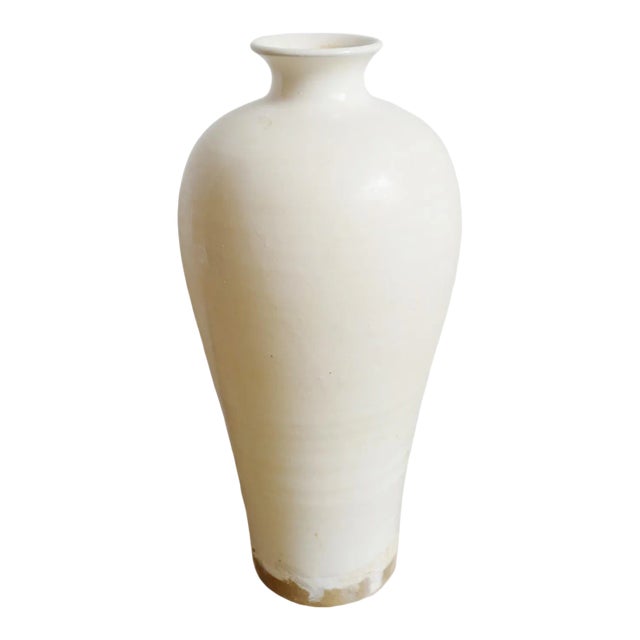 Farmhouse Vintage White Milk Pottery Vase For Sale