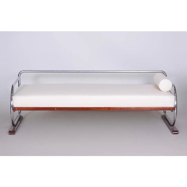 1930s Bauhaus White Tubular Sofa in Beech, Chrome-Plated Steel & High Quality Leather attributed to Robert Slezák for Slezak Factories, Czech, 1930s For Sale - Image 5 of 9