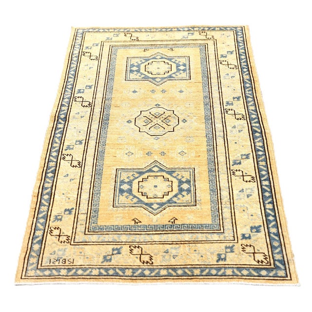Add distinct visual character to your interiors with this finely hand-knotted 2'9" x 4'2" rug from our Ariana Hazara...
