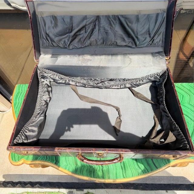 Mid-Century Crocodile Leather Suitcase Luggage Londonier London Leather Shoppe For Sale - Image 4 of 7