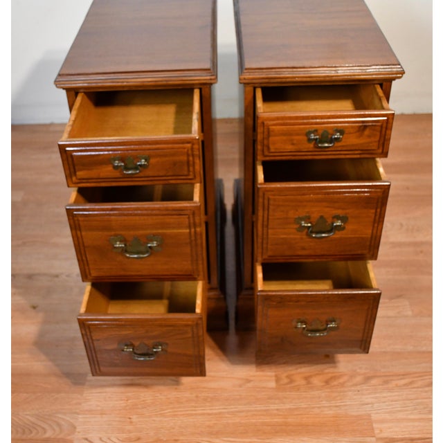 Brown 1930s Pair of English Chippendale Walnut Nightstands / Bedside Tables For Sale - Image 8 of 17