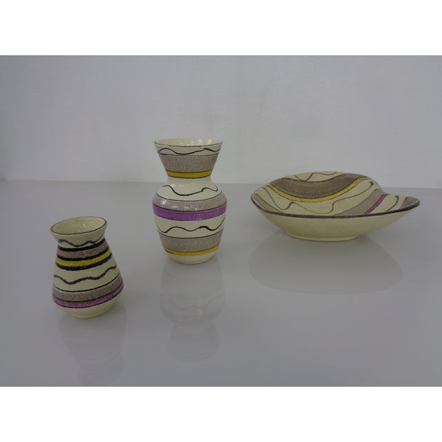 Two ceramic vases and one bowl by Bodo Mans for Bay Keramik. Marked on the undersides. Vase heights: 7.5 cm and 14 cm....