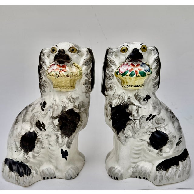 Victorian Staffordshire Flower Basket Spaniel Dogs, Pair, Black and White England 19th Century For Sale - Image 3 of 17