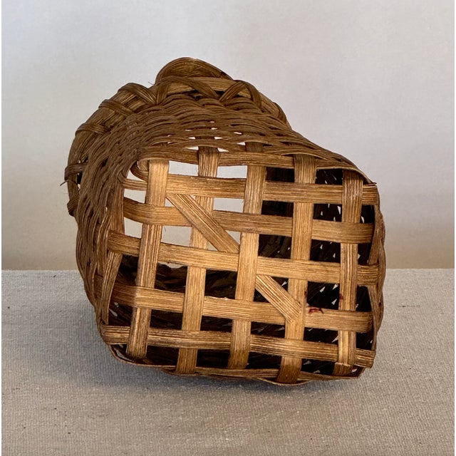 1900s Antique Woven Shaker Basket With Hook For Sale In Los Angeles - Image 6 of 6