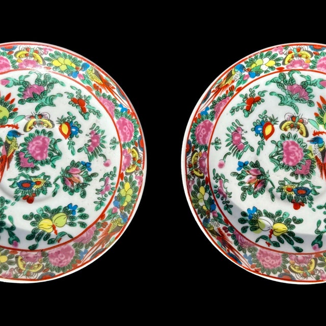 Mid 20th Century Vintage Chinese Export Famille Rose Porcelain Plates Rose Medallion, Pair For Sale - Image 5 of 7