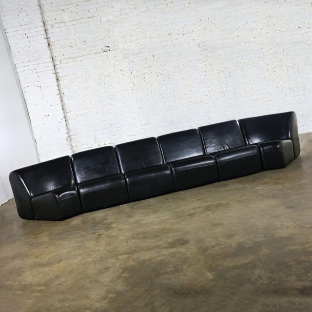Vecta Group, Italy Late 20th Century Modern Black Leather 6 Piece Modular Sectional Tappo Sofa by John Mascheroni for Vecta For Sale - Image 4 of 12