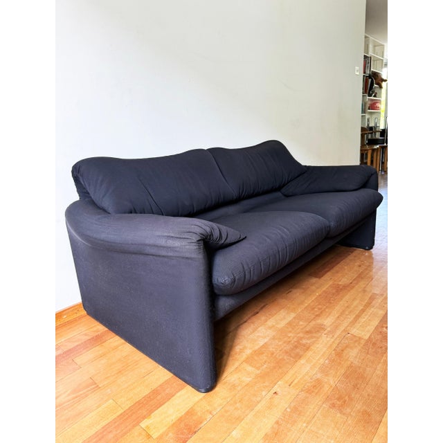 Vico Magistretti Navy / Black 2-Seater Loveseat Maralunga Sofa Cassina Italy 80s For Sale - Image 10 of 15