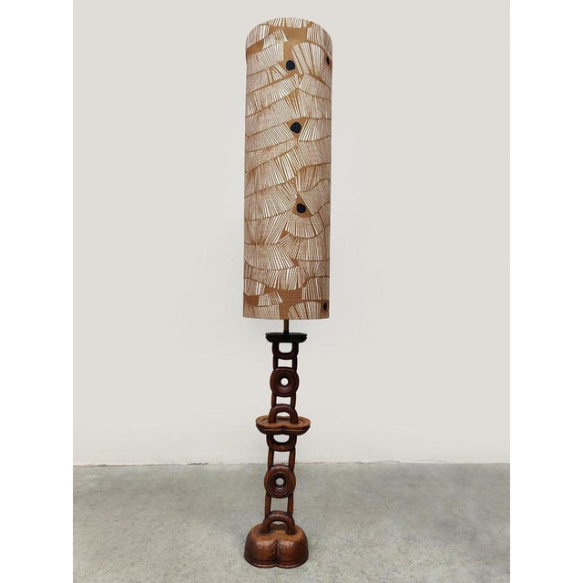 This vintage Danish floor lamp from the 1970s is a distinctive lamp with a strong graphic character. The wooden base is...