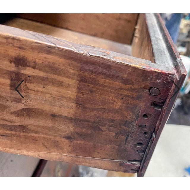 18th Century Georgian Primitive Grain Painted Chest of Drawers, C. 1760 For Sale In Atlanta - Image 6 of 9