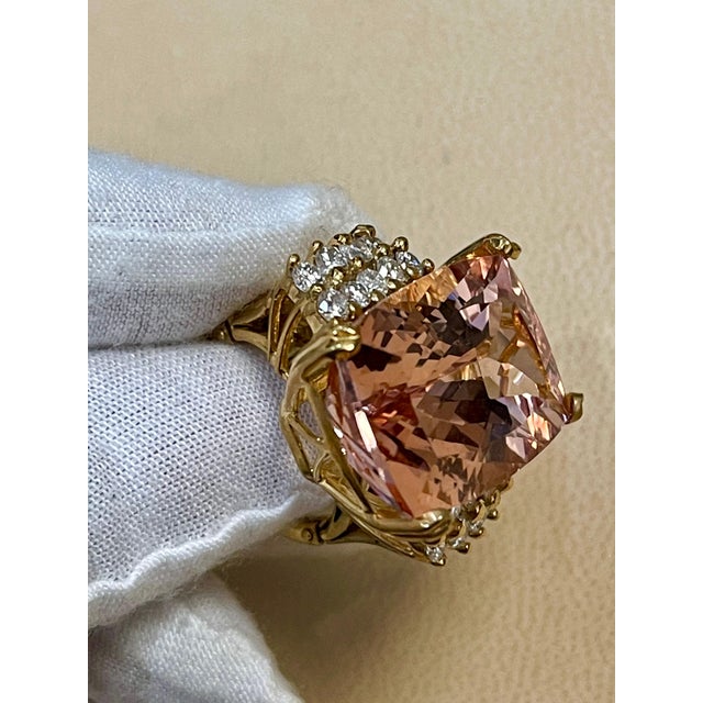 Gemstone 27 Carat Cushion Shape Morganite & Diamond Cocktail Ring 14 Karat Yellow Gold For Sale - Image 7 of 18