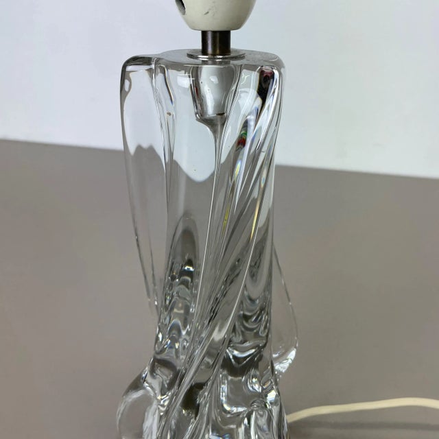 Hollywood Regency French Crystal Glass Lucid Table Light from Sevres, 1960s For Sale - Image 9 of 18