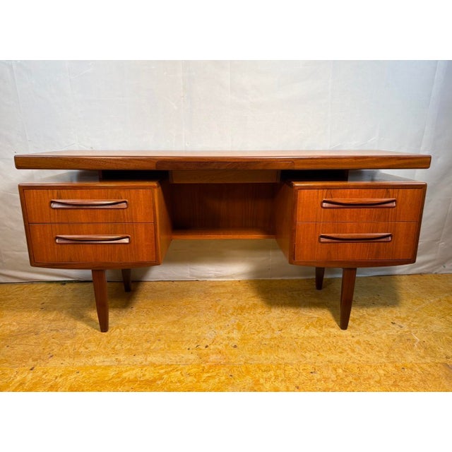 Mid-Century Modern Vintage Teak Desk by Victor Wilkins for G-Plan, 1960 For Sale - Image 3 of 12
