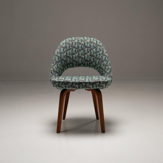 For over 70 years, this piece (model 72) has been popular in executive board offices and residential interiors. This...