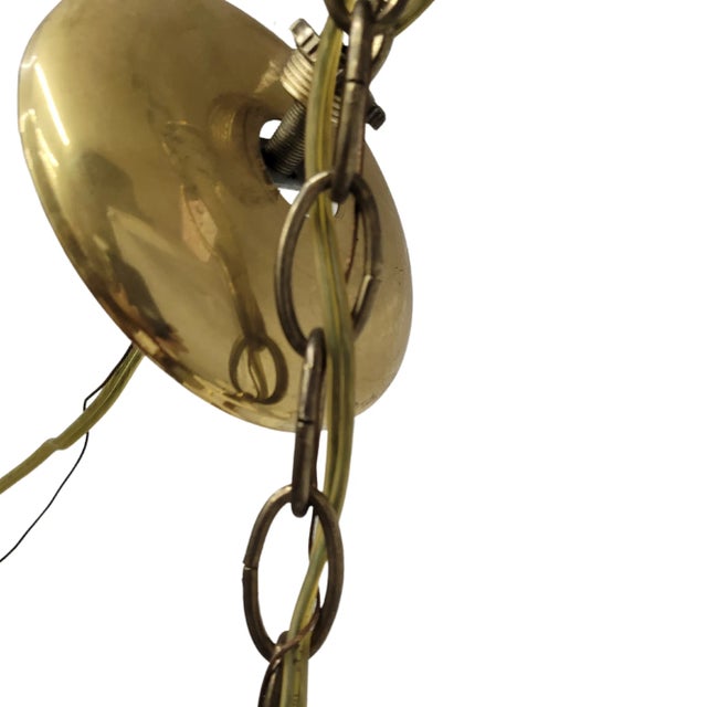 1970s Vintage Mid-Century Italian Hollywood Regency White and Gold Brass and Ceramic Porcelain Chandelier For Sale - Image 6 of 7