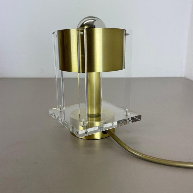 Postmodern Cubic Table Light in Brass and Acryl Glass, 1970 For Sale - Image 11 of 17