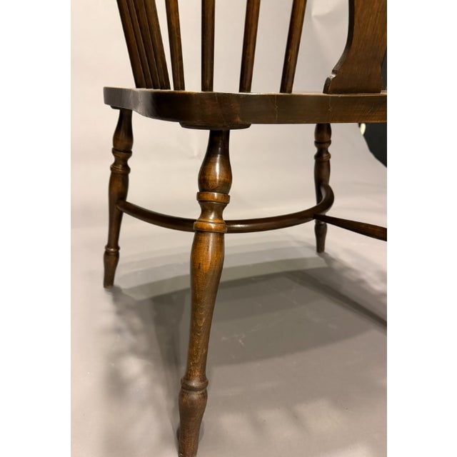 American American Windsor Style Splat Back Armchair, Birch Wood, Late 20th Century (C. 1985) For Sale - Image 3 of 8