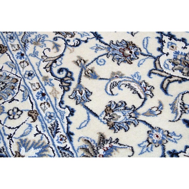 Vintage Middle Eastern Rug in Wool For Sale - Image 9 of 13