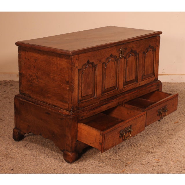 Small 18th Century English Chest in Oak For Sale - Image 13 of 16