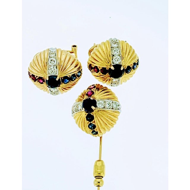 18 Karat Yellow Gold Ruby Sapphire and Diamond Earring and Stick Pin Set Estate For Sale In New York - Image 6 of 8