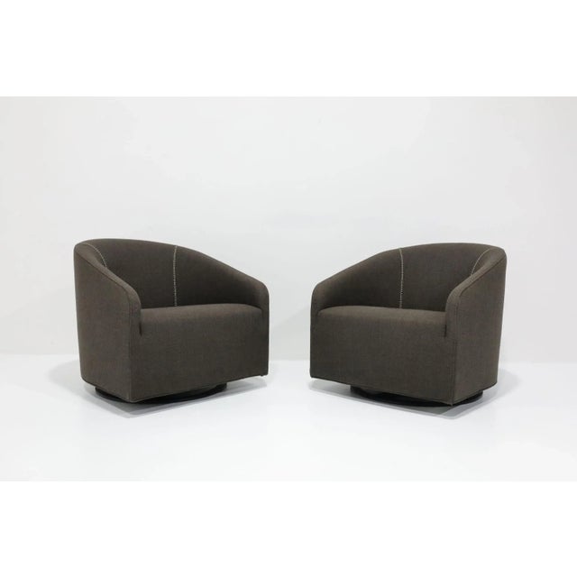 Minotti Minotti Portofino Swivel Lounge Chairs, Pair For Sale - Image 4 of 10