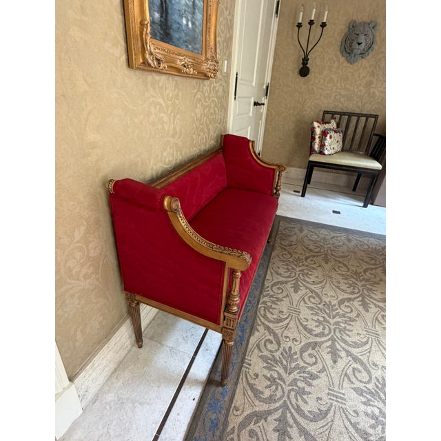 Hollywood Regency Lewis Mittman Carved Settee – Red Upholstery & Gilt Accents – Classic Regency Elegance For Sale - Image 3 of 9