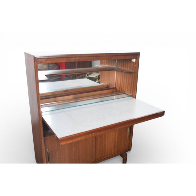 Brown Mid 20th Century Beaver + Tapley Narrow Cocktail Bar in Mahogany #2 For Sale - Image 8 of 9