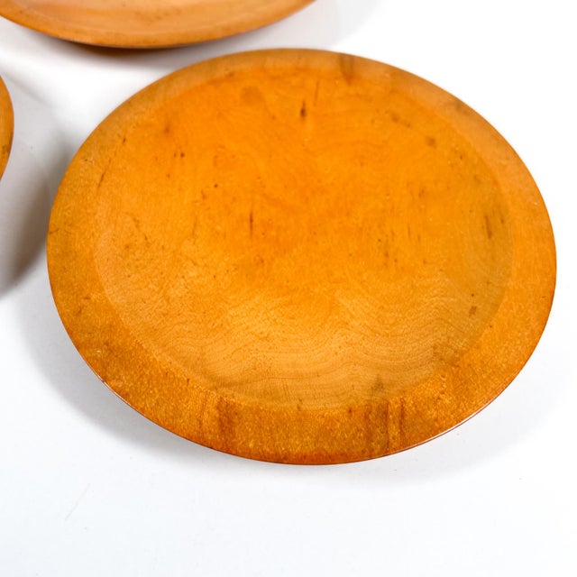 1940s Set of Three Hand Turned Maple Wood Plates Paul McCobb Russel Wright Era For Sale - Image 4 of 10