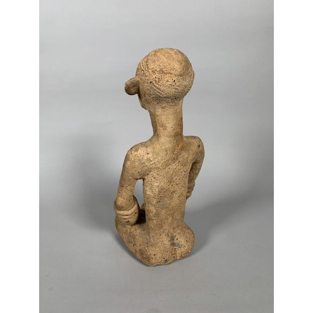 Bankoni statuette, Mali, 13th-15th century, ochre terracotta. The statuette represents a seated female figure, her legs...