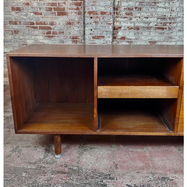 Jens Risom 1950s Danish Mid Century Modern Walnut Credenza For Sale In Los Angeles - Image 6 of 10
