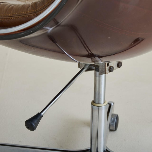 French Plexiglass Desk Chair with Leather Cushion Attributed Apelbaum, 1960s For Sale - Image 10 of 11