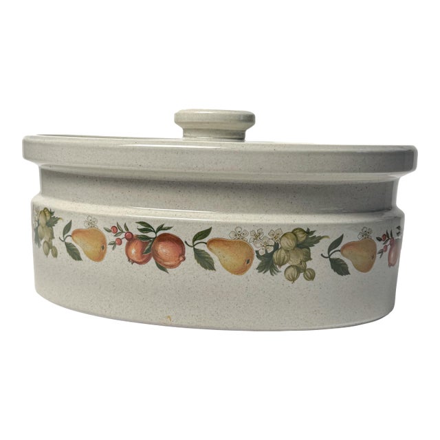 Vintage Wedgwood Quince 2.5-Quart Oval Covered Casserole, England For Sale