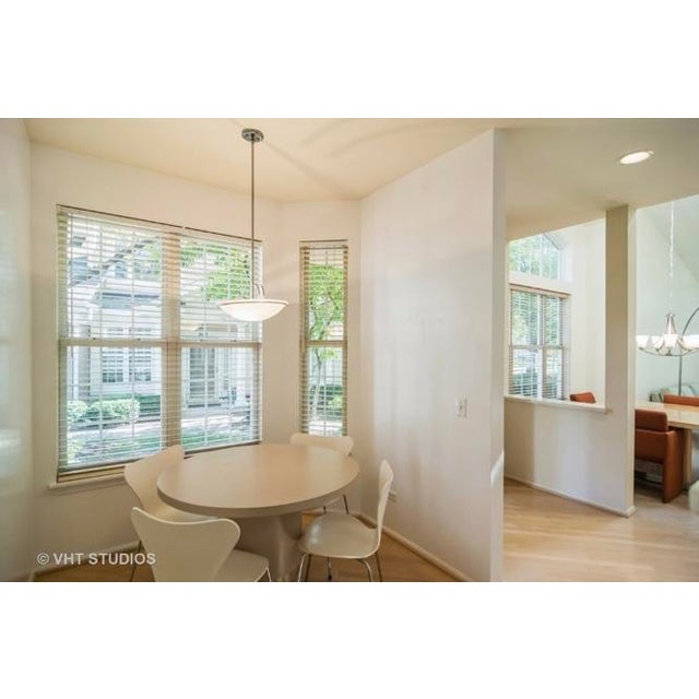 Arne Jacobsen Vintage Fritz Hansen Model 3107 White Chair For Sale - Image 4 of 6