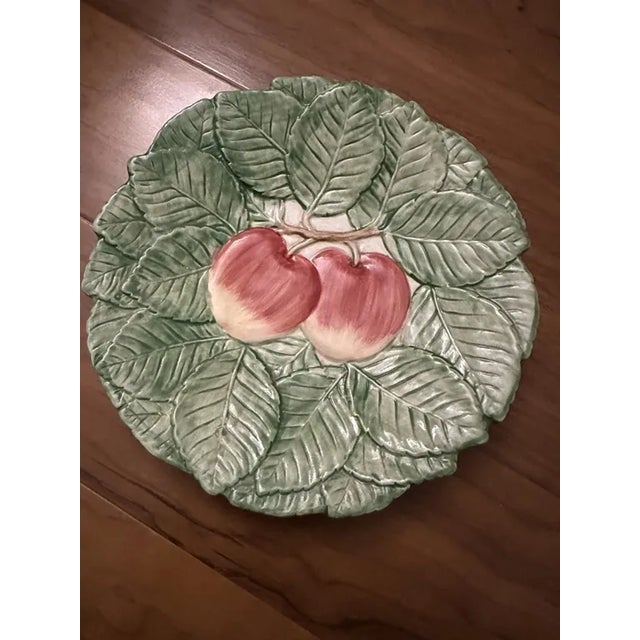 Fitz & Floyd “Apples” 9¼" Salad Plate – Excellent Condition Brighten your table with this Fitz & Floyd “Apples” salad...