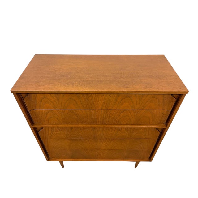 1970s Mid-Century Modern Matching Dresser Set With Sculpted Drawer Fronts-Highboy & 9-Drawer Low Dresser For Sale - Image 9 of 10