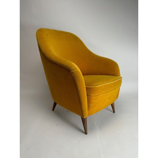 Mid-Century Italian Velvet Armchair in the style of Gio Ponti Style, 1950s For Sale - Image 3 of 8