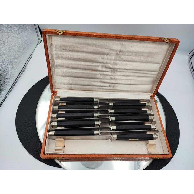 1930s Pre-War Licot Namur Plates and Knives in Case, Set of 10 For Sale - Image 5 of 9