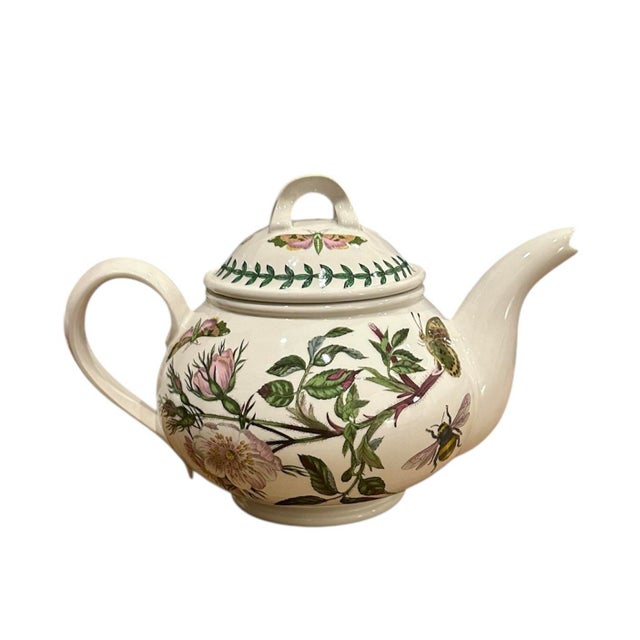 A charming, vintage Botanic Garden teapot by Portmeirion. Features a Dog Rose surrounded by various insects and the...
