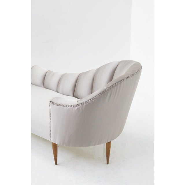 Mid-Century Grey Silk Satin Dormeuse attributed to Gio Ponti, 1950s For Sale - Image 9 of 15