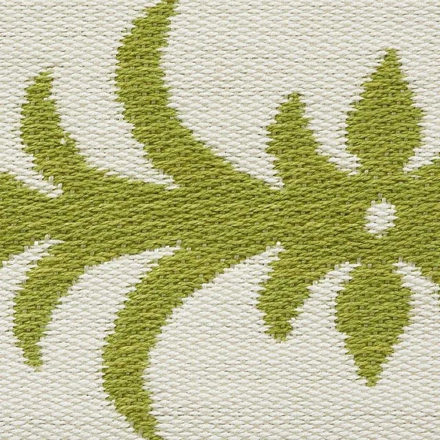 Derived from the beloved Acanthus Stripe pattern, this woven tape features a stylized leaf motif and provides an elegant...