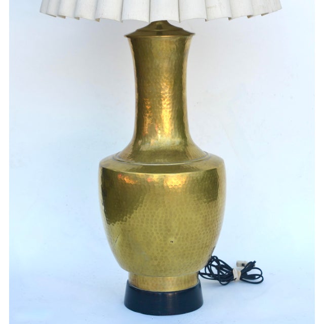 Hollywood Regency Chinoiserie Brass Table Lamp James Mont Style For Sale - Image 4 of 5