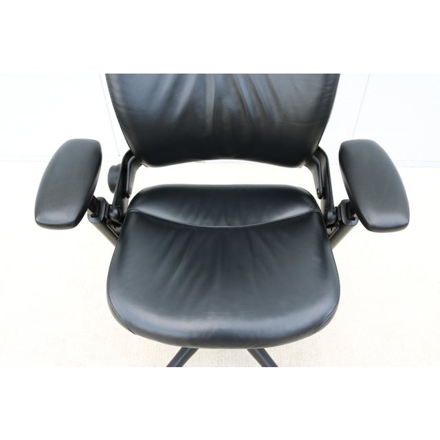 Steelcase Leap Ergonomic Office Desk Chair in Black Leather, Fully Adjustable For Sale - Image 14 of 18