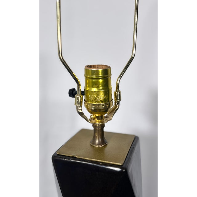1980s Postmodern Faceted Geometric Ceramic Sculptural Table Lamp For Sale - Image 4 of 9
