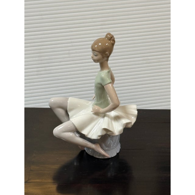 Realism John Huerta for Lladró Laura Ballerina Porcelain Figurine, Signed For Sale - Image 3 of 12