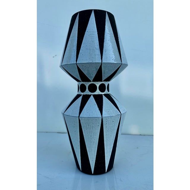 Crafty yet couture, graphic yet organic— the Palm Springs stoneware bear the marks of rigorous craftsmanship: Hand-thrown...